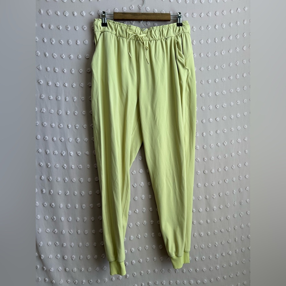 Lululemon‎ Women’s Keep Moving Jogger Luxtreme Sz 10 Lime Green